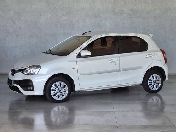 TOYOTA ETIOS 1.5 XS 16V FLEX 4P AUTOMÁTICO TOYOTA ETIOS 1.5 XS 16V FLEX 4P AUTOMÁTICO